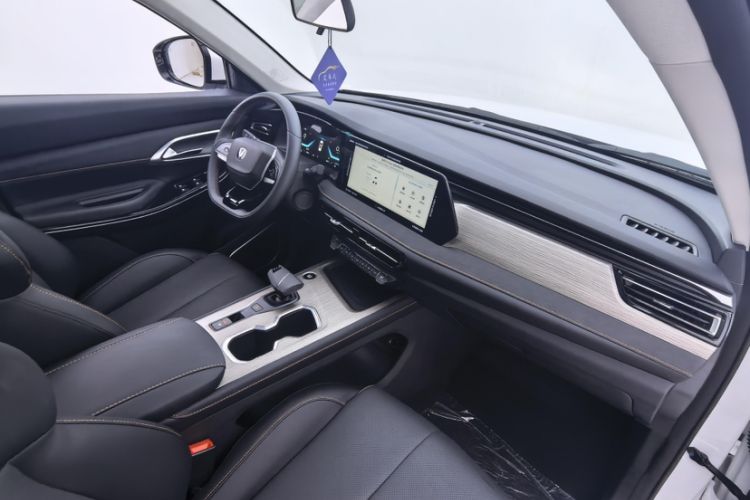 Used CHANGAN X7 PLUS 2024 1.5T Automatic Luxury 7-Seater Gear Lever