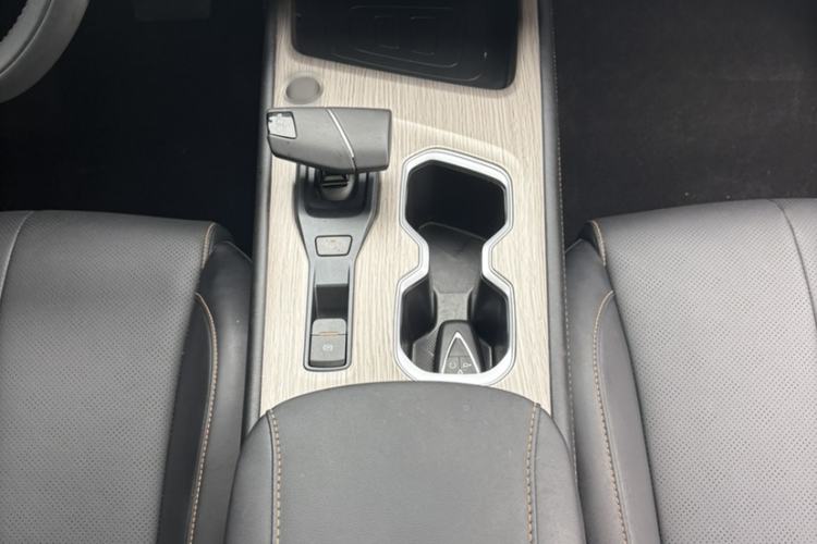 Used CHANGAN X7 PLUS 2024 1.5T Automatic Luxury Edition 5 Seats Gear Lever