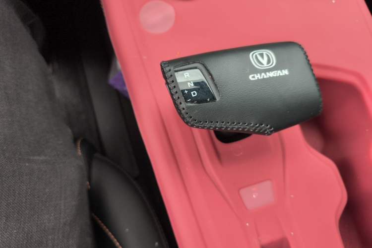 Used CHANGAN X7 PLUS 2024 1.5T Automatic Prestige 7-Seater Gear Lever