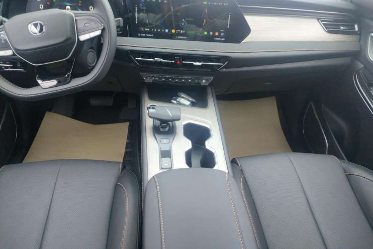 Used CHANGAN X7 PLUS 2024 1.5T Automatic Luxury 7-Seater Gear Lever