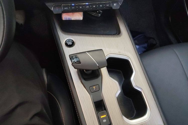 Used CHANGAN X7 PLUS 2024 1.5T Automatic Luxury 7-Seater Gear Lever