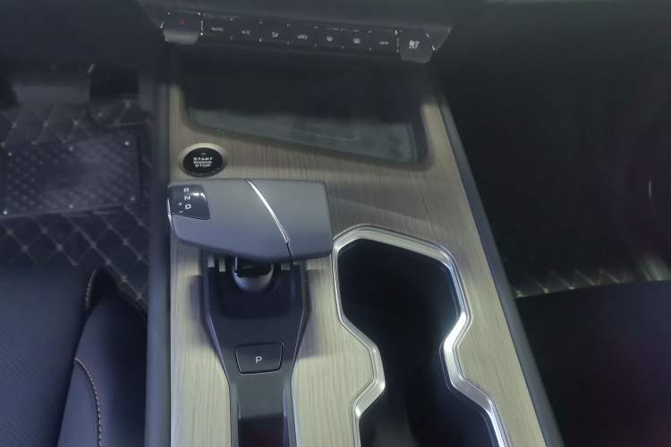 Used CHANGAN X7 PLUS 2024 1.5T Automatic Luxury 7-Seater Gear Lever