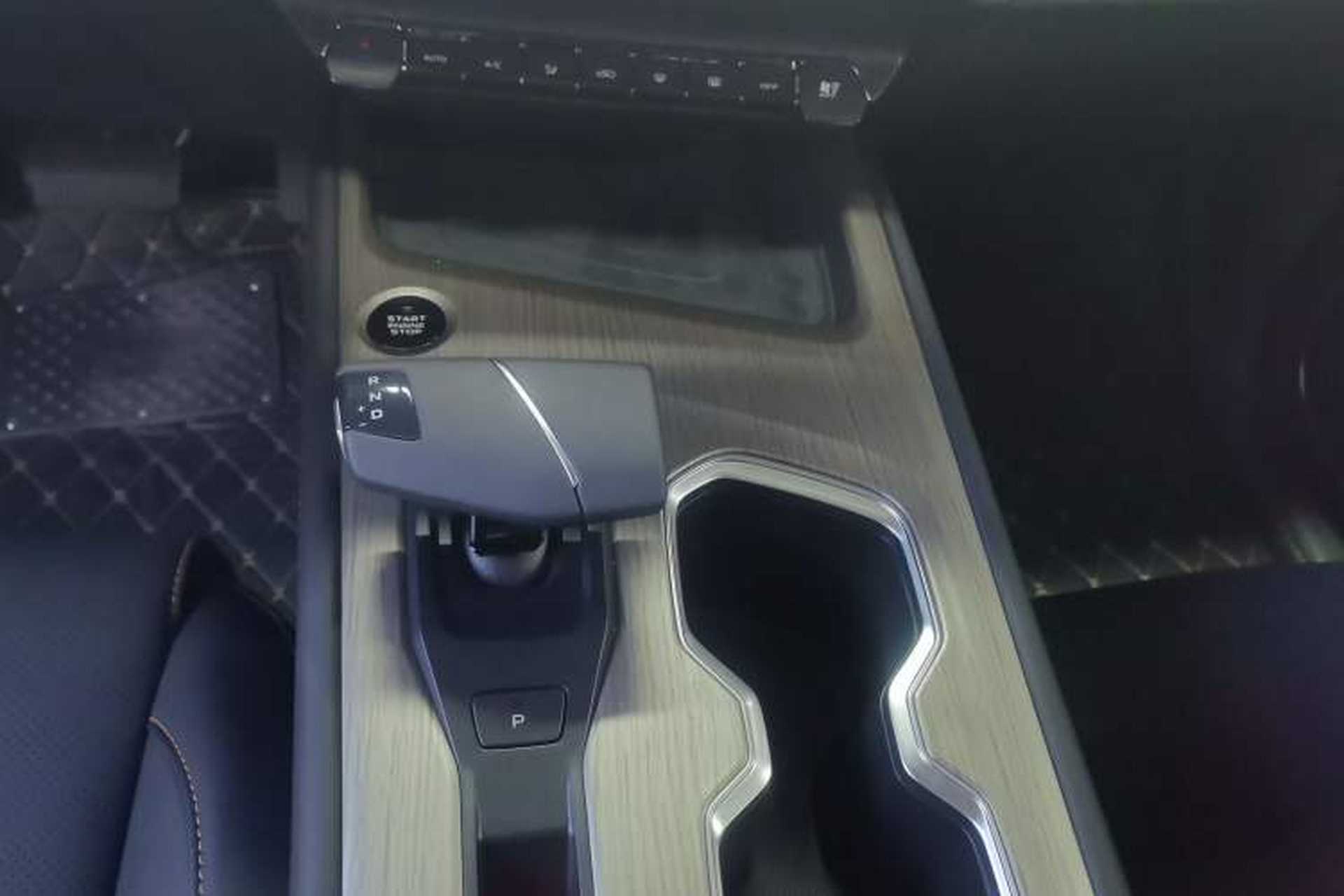 Used CHANGAN X7 PLUS 2024 1.5T Automatic Luxury 7-Seater Gear Lever