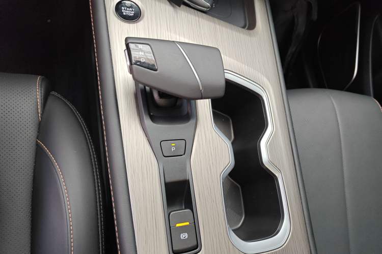 Used CHANGAN X7 PLUS 2024 1.5T Automatic Luxury 7-Seater Gear Lever