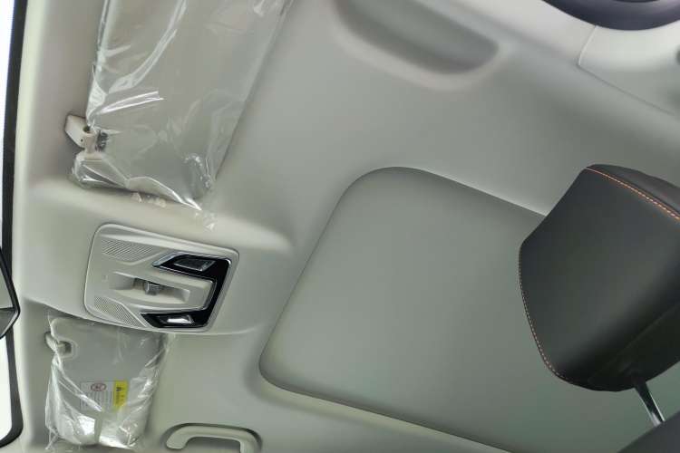 Used CHANGAN X7 PLUS 2024 1.5T Automatic Luxury 7-Seater Headliner