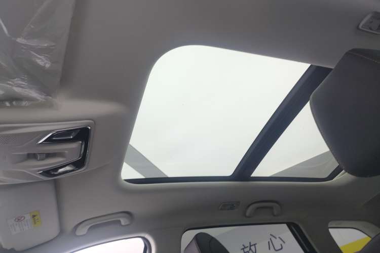 Used CHANGAN X7 PLUS 2024 1.5T Automatic Luxury 7-Seater Headliner