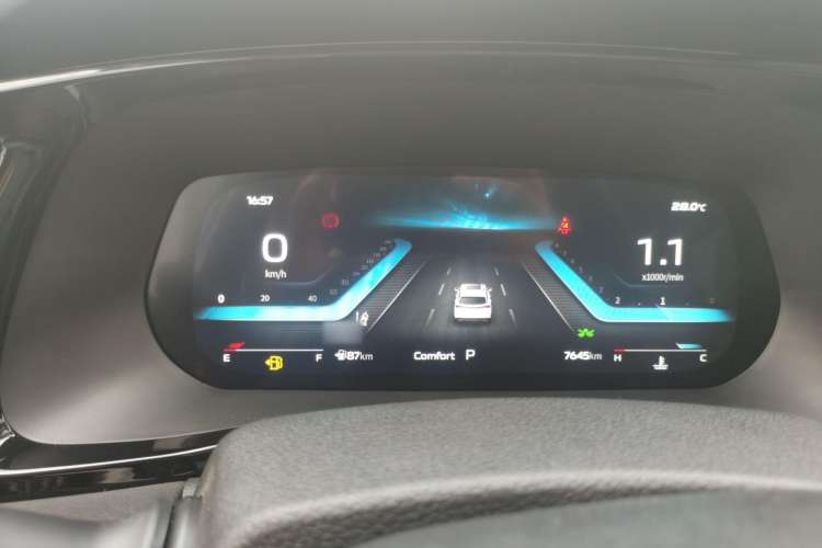 Used CHANGAN X7 PLUS 2024 1.5T Automatic Luxury 7-Seater Instrument Cluster