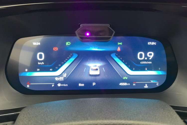 Used CHANGAN X7 PLUS 2024 1.5T Automatic Luxury 7-Seater Instrument Cluster