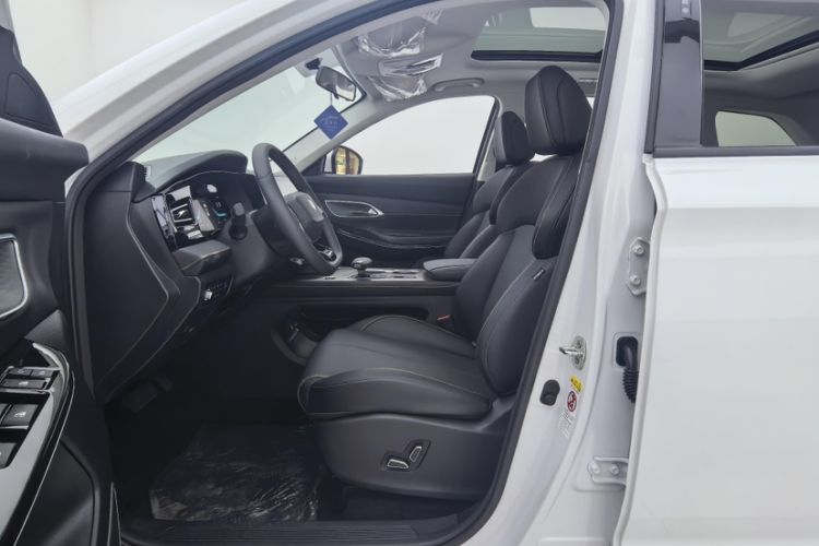 Used CHANGAN X7 PLUS 2024 1.5T Automatic Luxury 7-Seater Interior 10