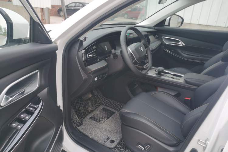 Used CHANGAN X7 PLUS 2024 1.5T Automatic Luxury 7-Seater Interior 2