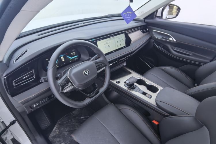 Used CHANGAN X7 PLUS 2024 1.5T Automatic Luxury 7-Seater Interior 2