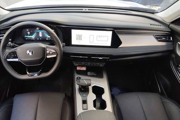 Used CHANGAN X7 PLUS 2024 1.5T Automatic Luxury 7-Seater Interior 2