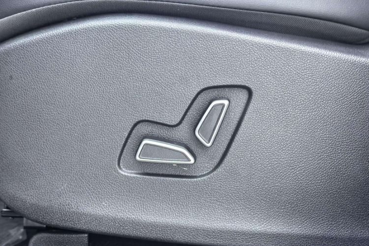 Used CHANGAN X7 PLUS 2024 1.5T Automatic Luxury 7-Seater Interior 4