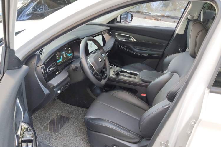 Used CHANGAN X7 PLUS 2024 1.5T Automatic Luxury 7-Seater Left Front Seat