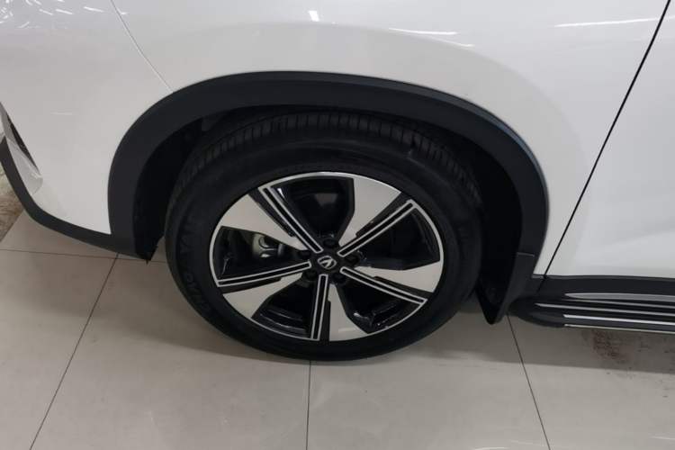 Used CHANGAN X7 PLUS 2024 1.5T Automatic Luxury Edition 5 Seats Left Front Wheel Hub