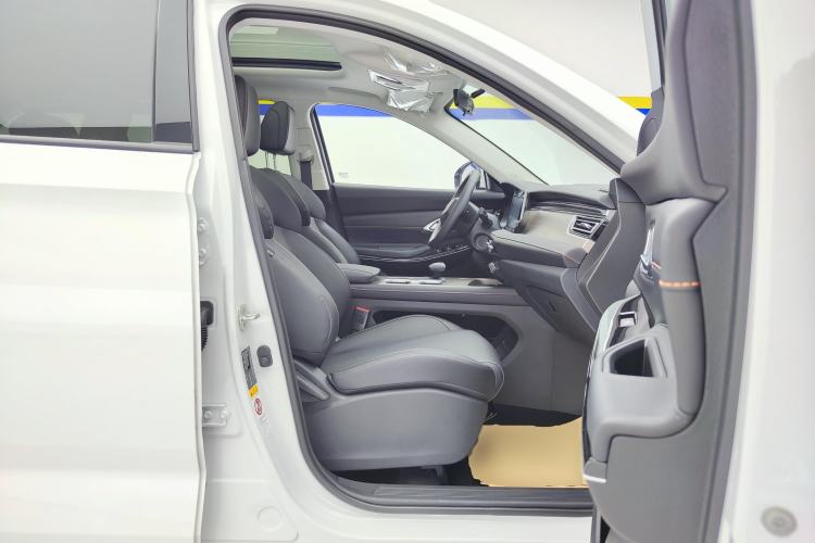 Used CHANGAN X7 PLUS 2024 1.5T Automatic Luxury 7-Seater Right Front Seat