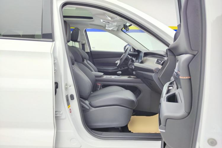 Used CHANGAN X7 PLUS 2024 1.5T Automatic Luxury 7-Seater Right Front Seat