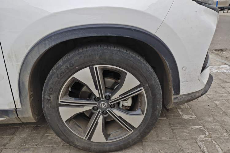 Used CHANGAN X7 PLUS 2024 1.5T Automatic Luxury 7-Seater Right Front Wheel Hub