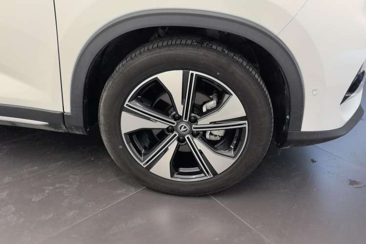 Used CHANGAN X7 PLUS 2024 1.5T Automatic Luxury 7-Seater Right Front Wheel Hub