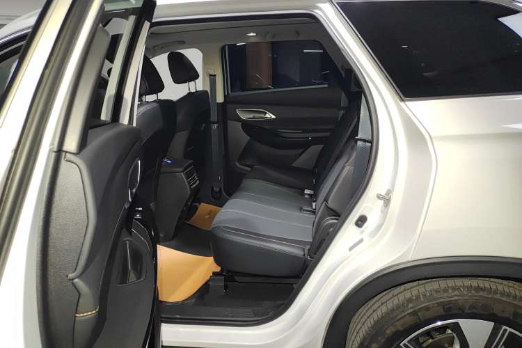 Used CHANGAN X7 PLUS 2024 1.5T Automatic Luxury 7-Seater Right Rear Seat