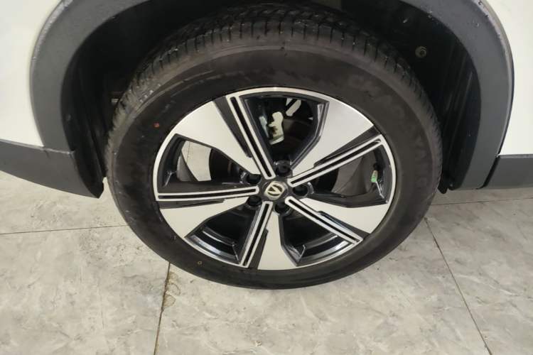 Used CHANGAN X7 PLUS 2024 1.5T Automatic Smart Enjoyment 5-Seater Right Rear Wheel Hub