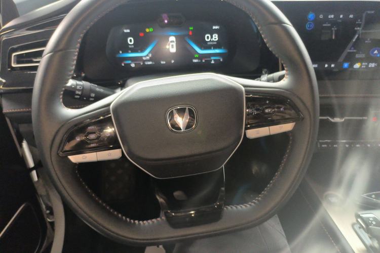 Used CHANGAN X7 PLUS 2024 1.5T Automatic Luxury 7-Seater Steering Wheel