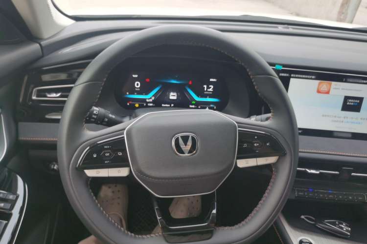 Used CHANGAN X7 PLUS 2024 1.5T Automatic Luxury 7-Seater Steering Wheel