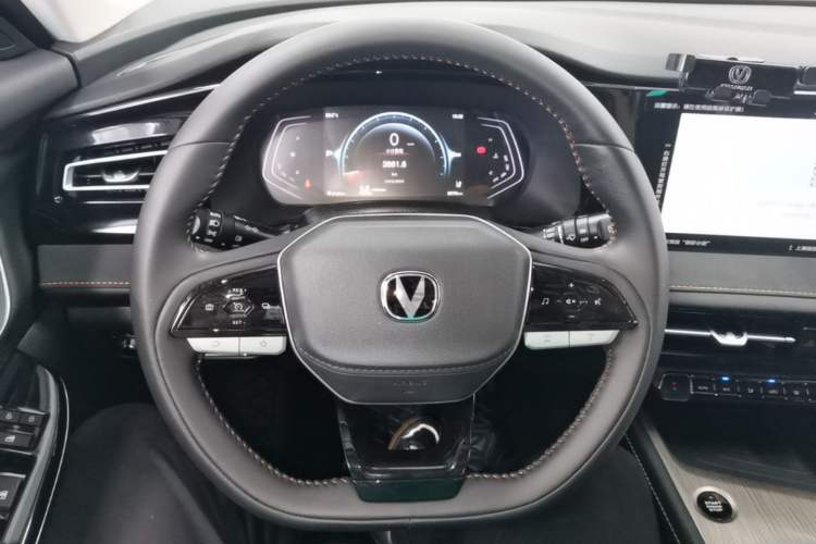 Used CHANGAN X7 PLUS 2024 1.5T Automatic Luxury Edition 5 Seats Steering Wheel