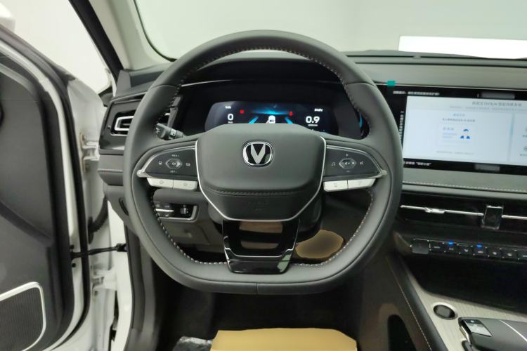 Used CHANGAN X7 PLUS 2024 1.5T Automatic Luxury 7-Seater Steering Wheel