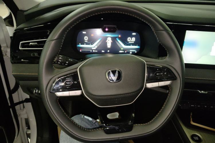Used CHANGAN X7 PLUS 2024 1.5T Automatic Luxury 7-Seater Steering Wheel