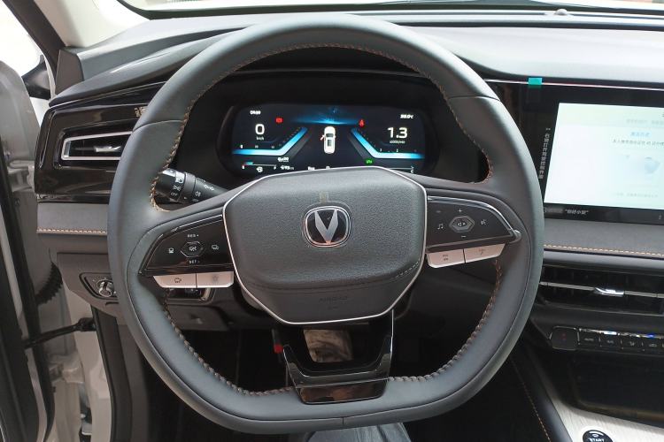 Used CHANGAN X7 PLUS 2024 1.5T Automatic Luxury 7-Seater Steering Wheel