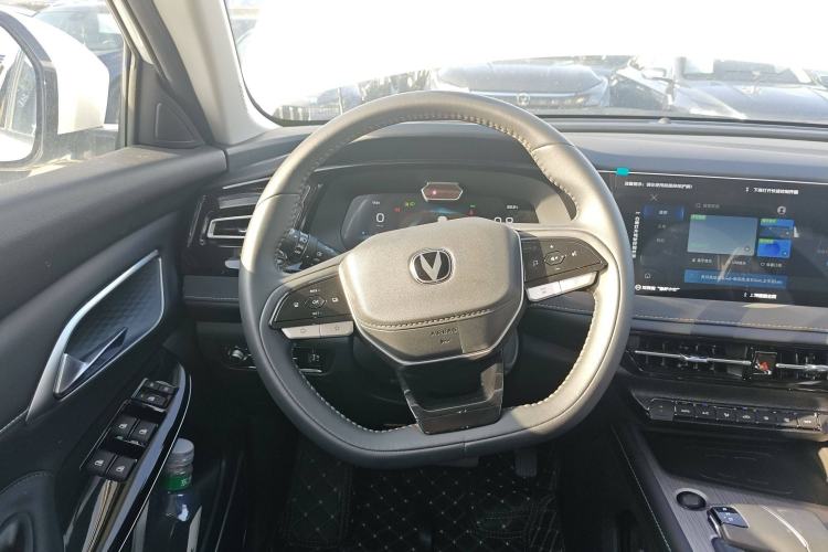 Used CHANGAN X7 PLUS 2024 1.5T Automatic Luxury 7-Seater Steering Wheel