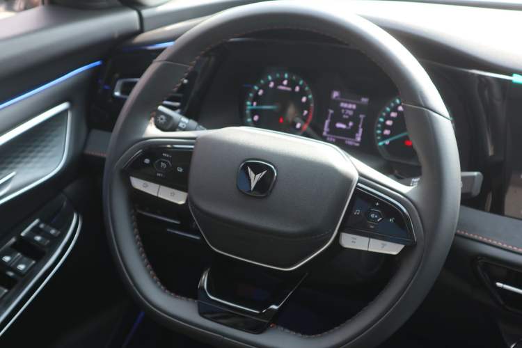 Used CHANGAN X7 PLUS 2024 1.5T Automatic Smart Enjoyment 5-Seater Steering Wheel