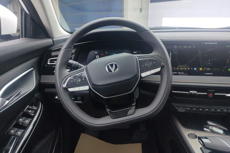 Used CHANGAN X7 PLUS 2024 1.5T Automatic Luxury 7-Seater Steering Wheel