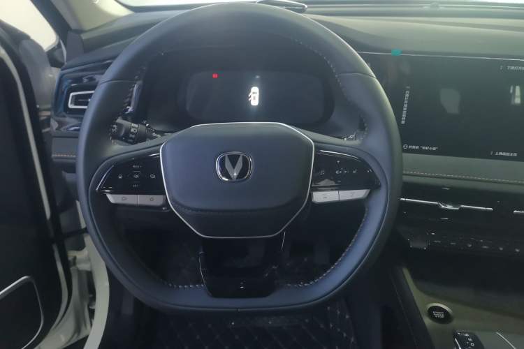 Used CHANGAN X7 PLUS 2024 1.5T Automatic Luxury 7-Seater Steering Wheel