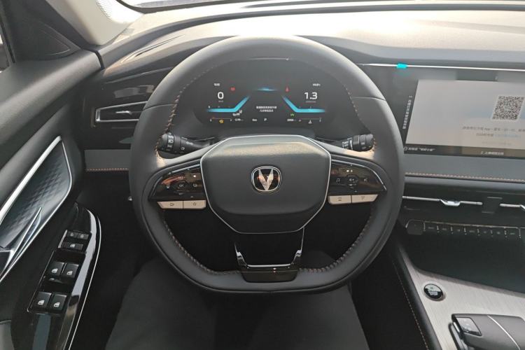 Used CHANGAN X7 PLUS 2024 1.5T Automatic Luxury 7-Seater Steering Wheel