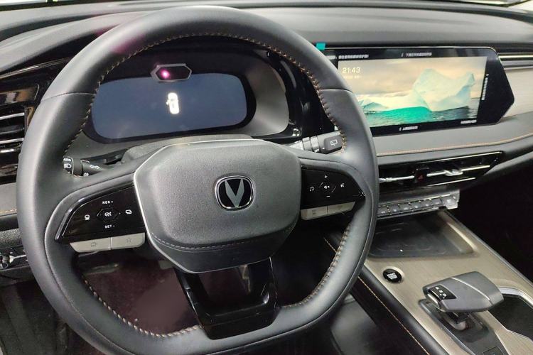 Used CHANGAN X7 PLUS 2024 1.5T Automatic Luxury 7-Seater Steering Wheel