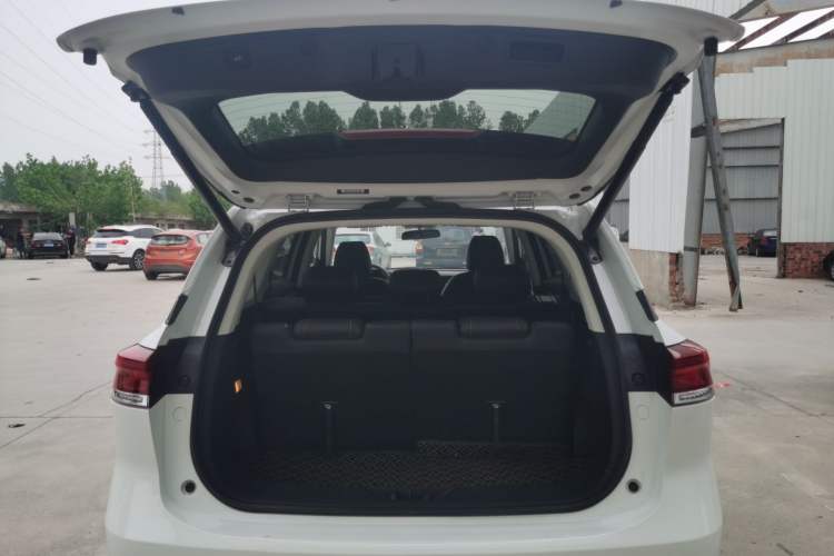 Used CHANGAN X7 PLUS 2024 1.5T Automatic Luxury 7-Seater Trunk