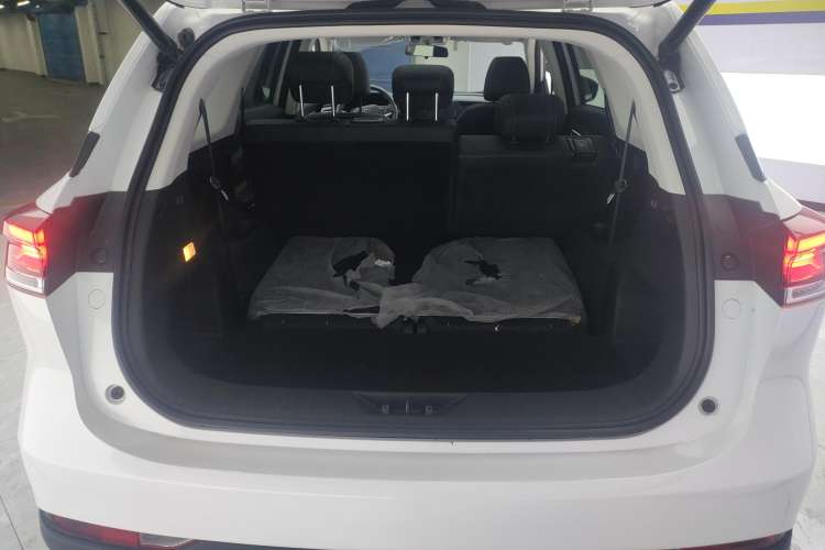 Used CHANGAN X7 PLUS 2024 1.5T Automatic Luxury 7-Seater Trunk