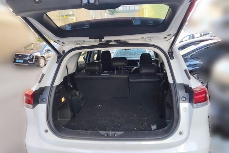 Used CHANGAN X7 PLUS 2024 1.5T Automatic Luxury 7-Seater Trunk