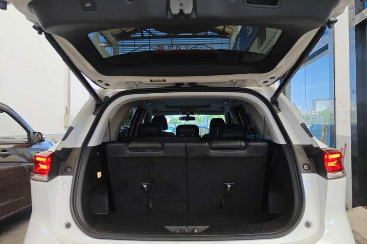 Used CHANGAN X7 PLUS 2024 1.5T Automatic Luxury 7-Seater Trunk