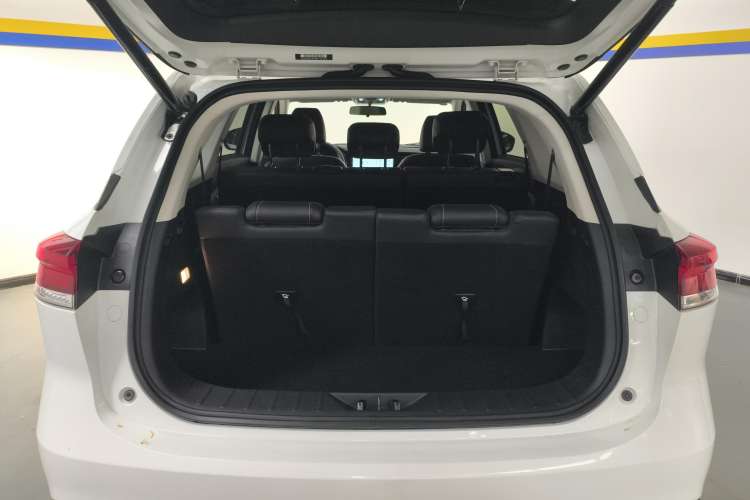 Used CHANGAN X7 PLUS 2024 1.5T Automatic Luxury 7-Seater Trunk