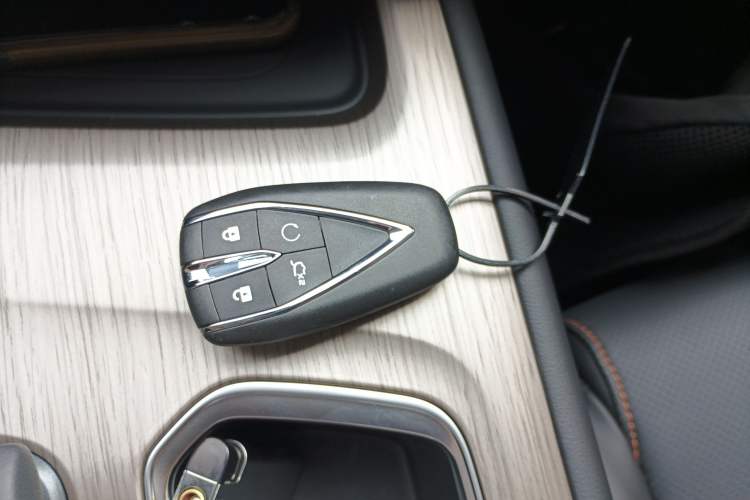 Used CHANGAN X7 PLUS 2024 1.5T Automatic Luxury 7-Seater Vehicle Key