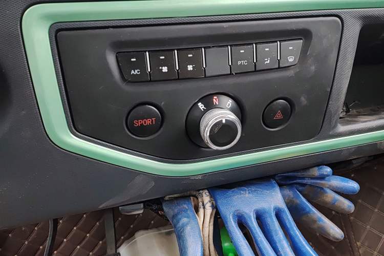 Used Chengshi 01 2021 Chuanfu Edition Single-Row Closed Cargo Van Two-Seater Single Battery Audio And AC Panel