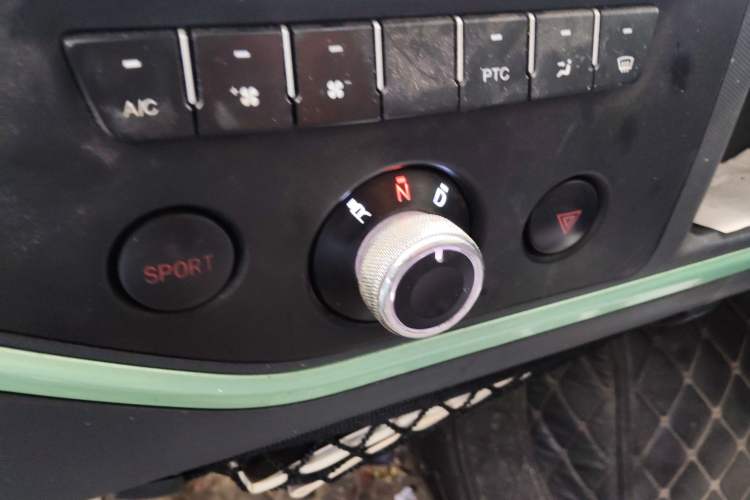 Used Chengshi 01 2021 Wealth Edition + 3.3KW Air Conditioner Single-Row Enclosed Van Two-Seater Dual Batteries Gear Lever