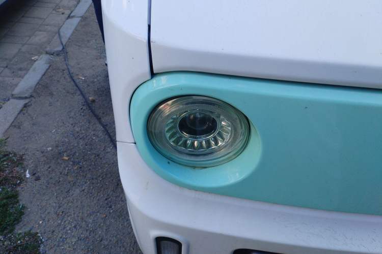 Used Chengshi 01 2023 Deluxe Version 3.3KW Charging Single-Row Enclosed Cargo Van with 2 Seats Right Front Headlight