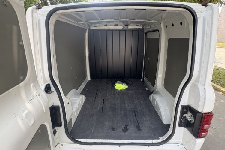 Used Chengshi 01 2022 Wealth Edition + 3.3KW Single-Row Enclosed Cargo Van Single-Seater Dual Batteries Interior 6