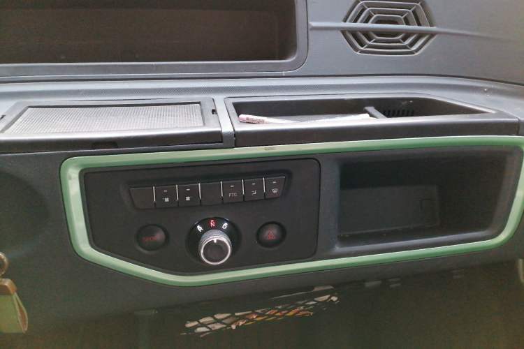 Used Chengshi 01 2023 Light Edition 1.5kW Charging Single-Row Closed-Body 2-Seater Cargo Van Audio And AC Panel