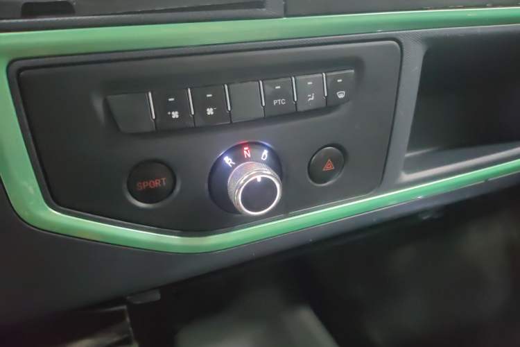 Used Chengshi 01 2023 Light Edition 1.5kW Charging Single-Row Closed-Body 2-Seater Cargo Van Gear Lever