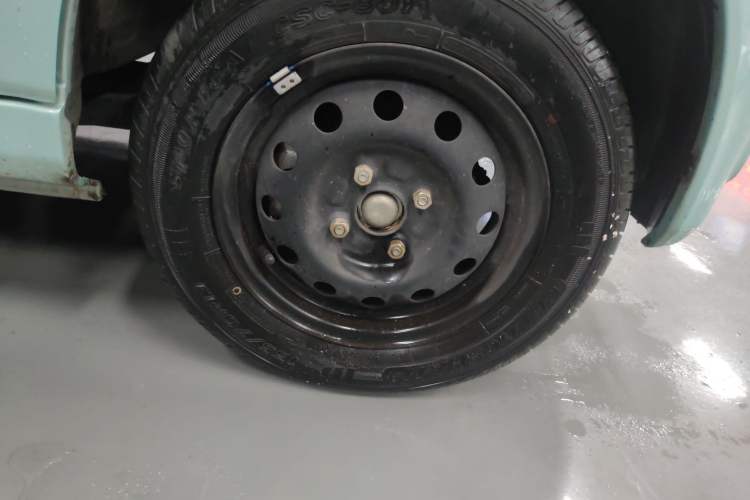 Used Chengshi 01 2023 Light Edition 1.5kW Charging Single-Row Closed-Body 2-Seater Cargo Van Right Front Wheel Hub